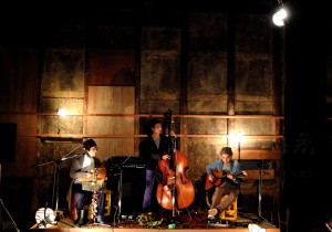 1410931_487445101353405_1081883595_o